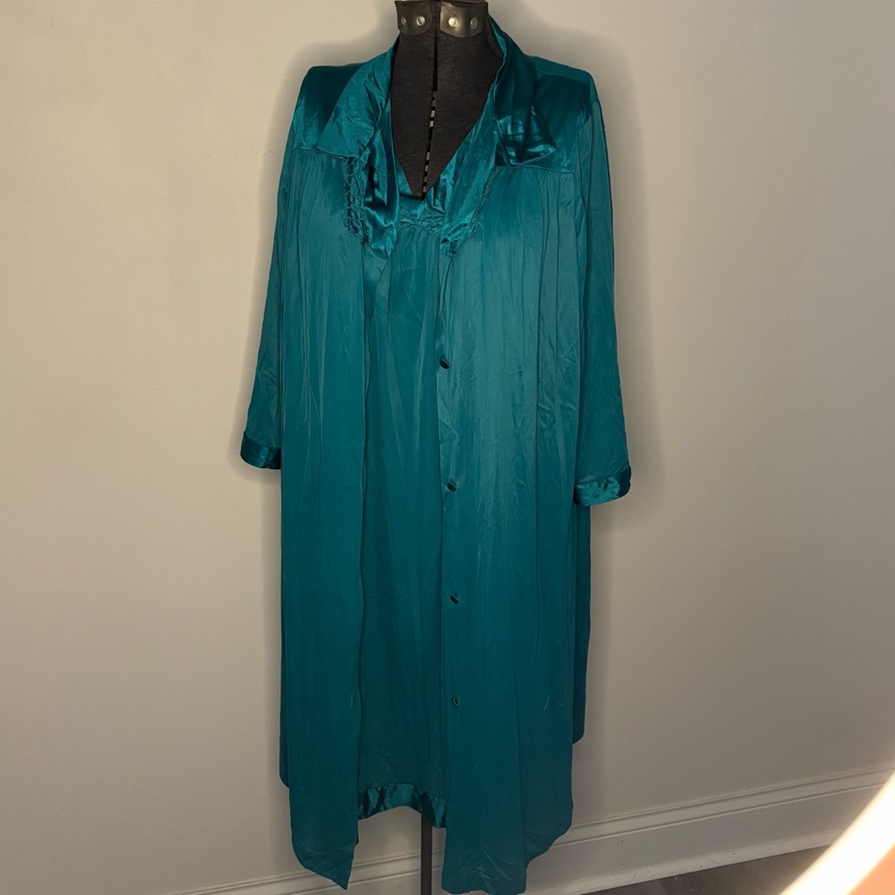 🦚Vanity Fair🦚 Vintage Nightgown & Robe